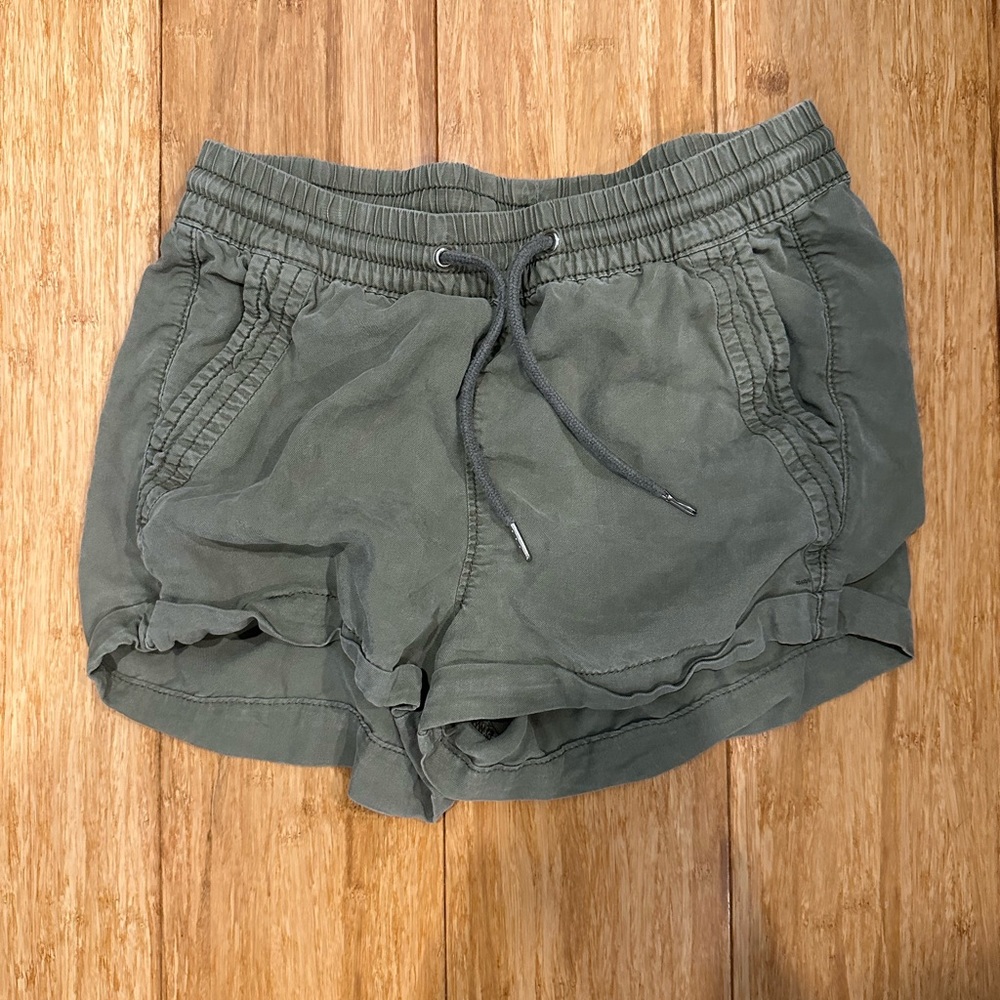 Divided Shorts Army Green Size 2